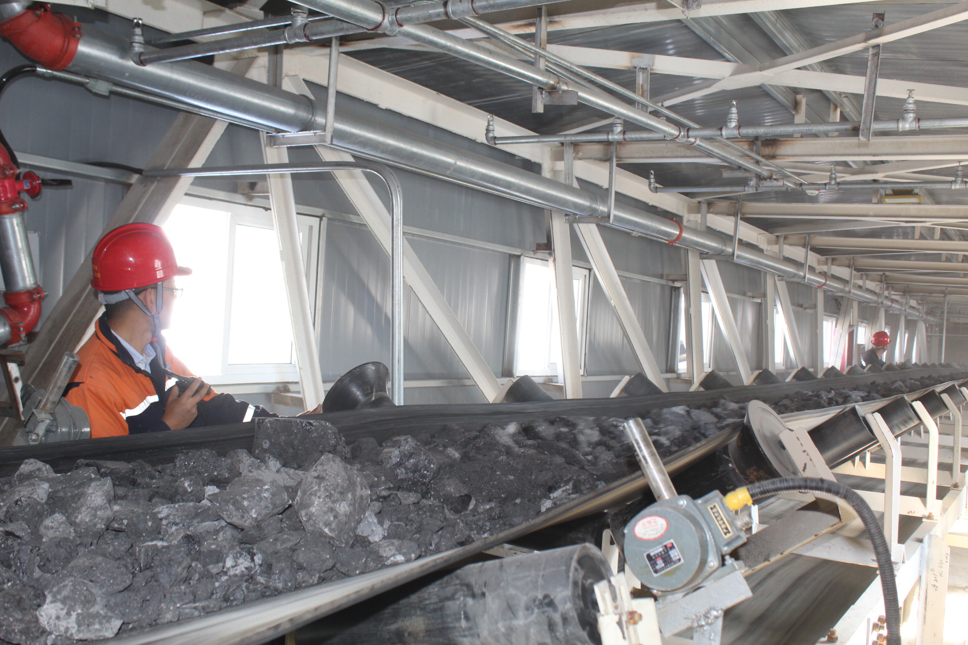 分公司施工的国家能源集团红沙泉露天煤矿采煤半连续系统EPC总承包工程带煤联合试运转成功-中煤建安集团新疆分公司